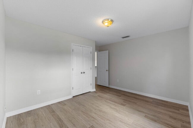 Building Photo - 147 Cabana Way