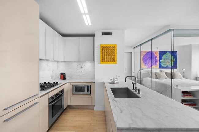 Building Photo - 322 W 57th St