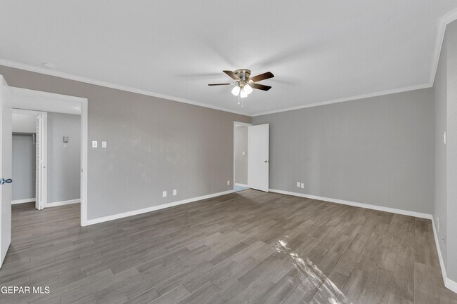 Building Photo - 350 Thunderbird Dr