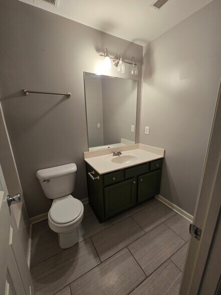Building Photo - 638 Pippin Dr