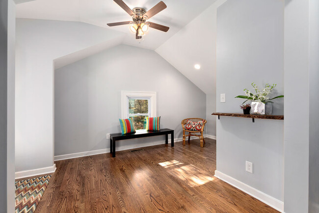 Building Photo - Updated Stone Cottage in East Asheville!