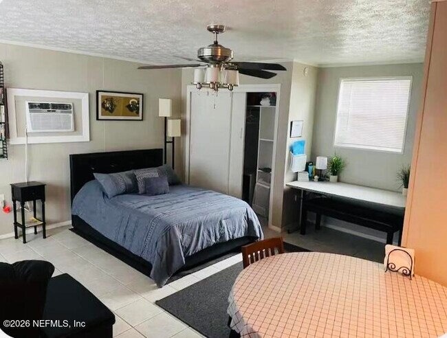 Building Photo - 4808 Lawnview St