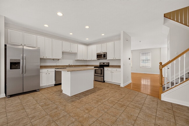Building Photo - Beautiful 3 Bed Townhome In the Heart Of Village Of West Clay!