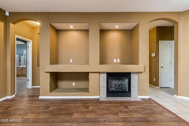 Building Photo - 11851 W Washington St