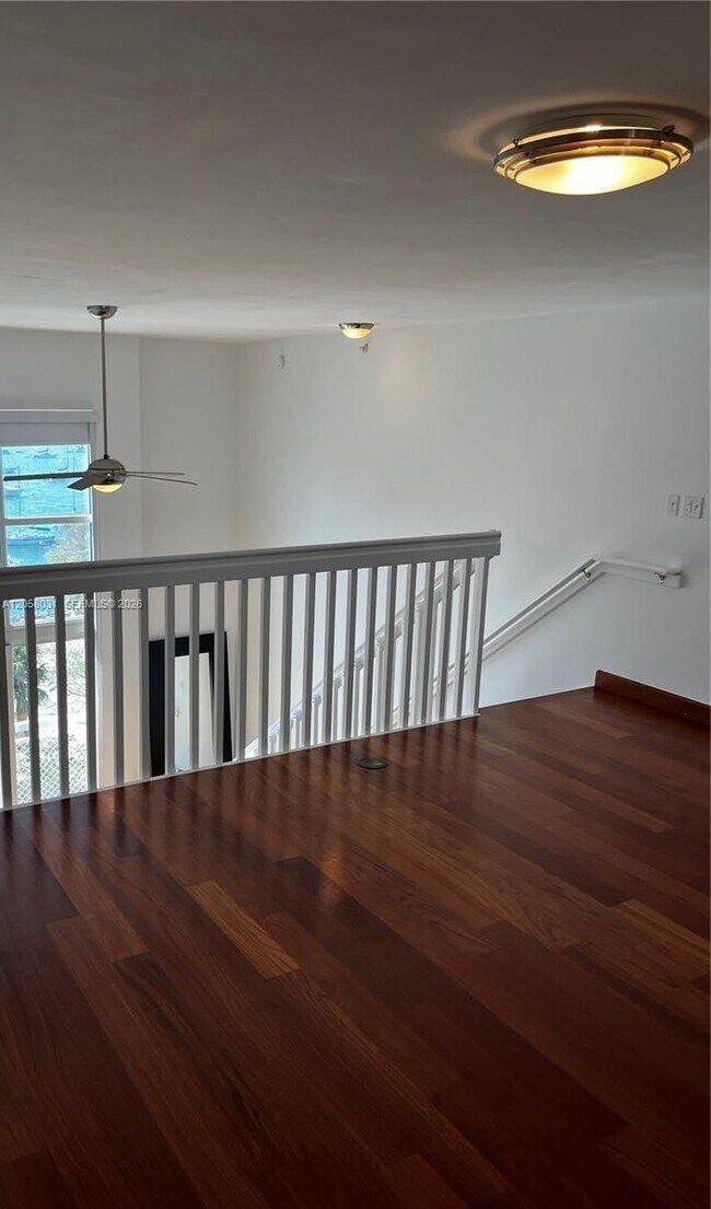 Building Photo - 1701 Sunset Harbour Dr