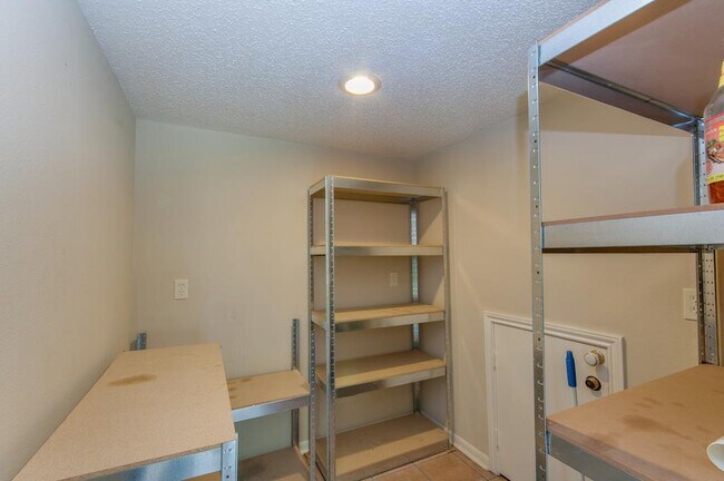 Building Photo - 11310 Chiselhurst Way Ct