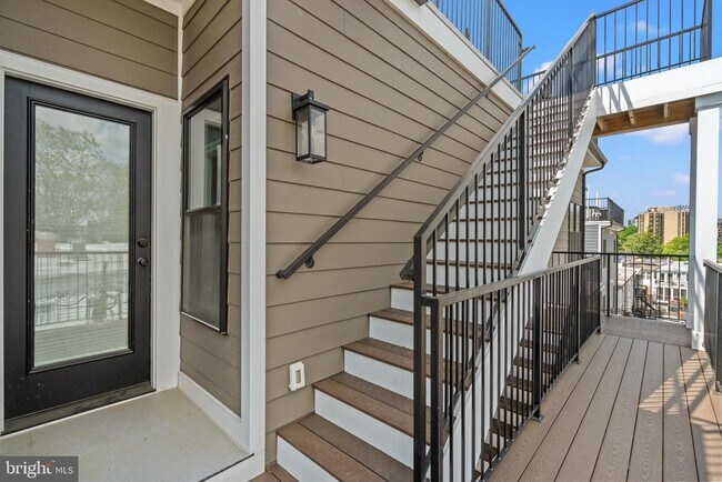 Building Photo - 1130 Penn St NE