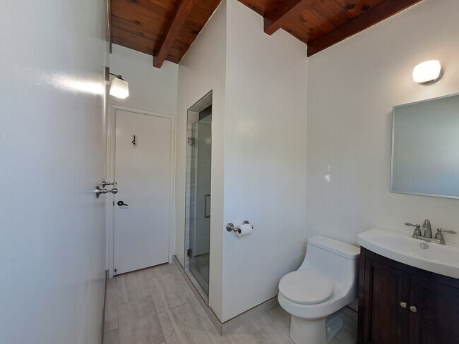 Building Photo - 1815 N Edison Blvd