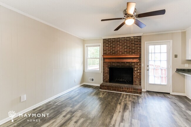 Building Photo - Charming 3-Bedroom