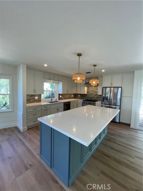 Building Photo - 536 1st St