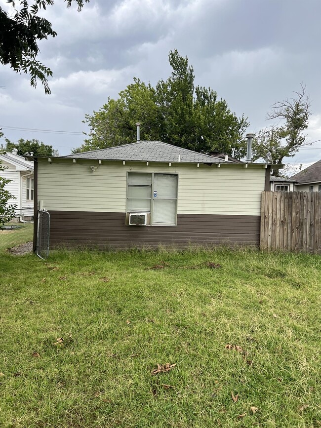 Building Photo - 4207 N Beaver Ave