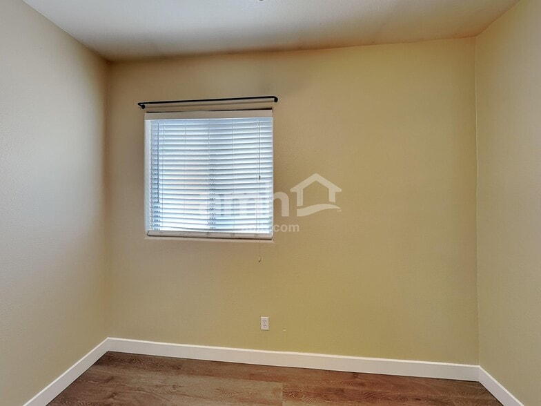 Building Photo - 13571 W Post Dr