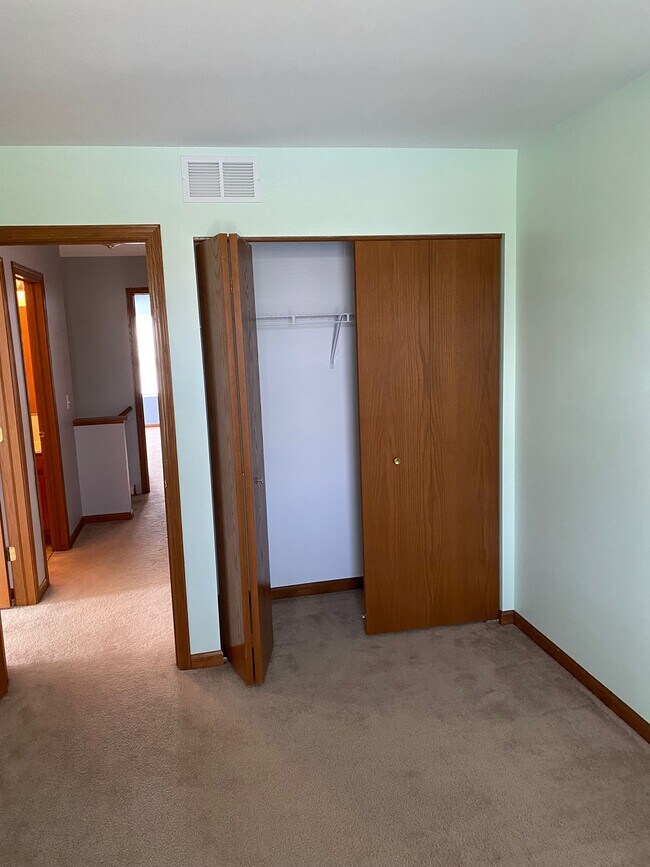 Building Photo - 4925 Montauk Dr