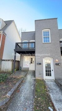 Building Photo - 2121 W Cary St