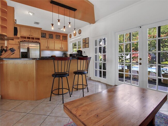 Building Photo - 1561 NE 47th St