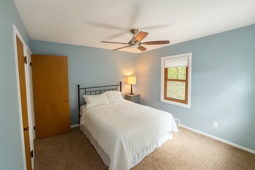 Building Photo - 1805 Beaconwood Ave