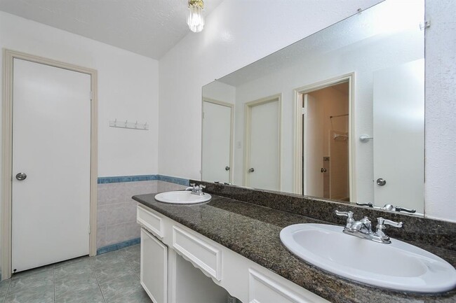 Building Photo - 7714 Eichler Dr