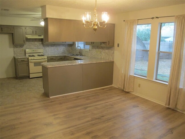 Building Photo - 4206 Harcourt Dr