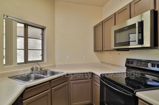 Building Photo - 1330 S Red Rock St