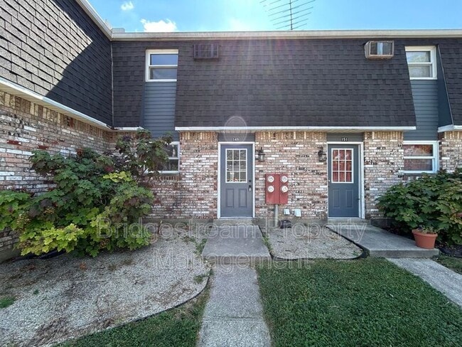 Primary Photo - 149 Oak St