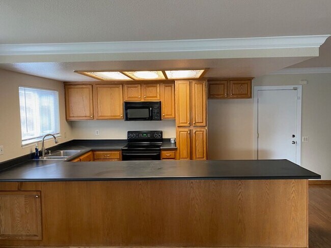 Building Photo - 5958 Jeanine Dr