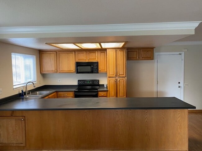 Building Photo - Honey-Stop The Car! This house has it all! 3/2 with Pool!!!  Please read entire ad for viewings!