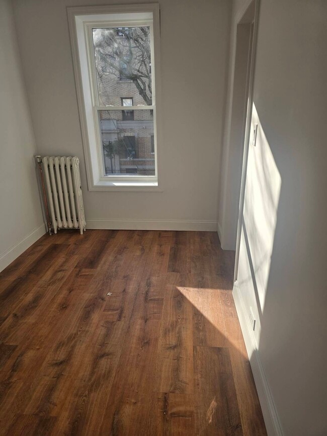 Building Photo - 5-E10 5th St