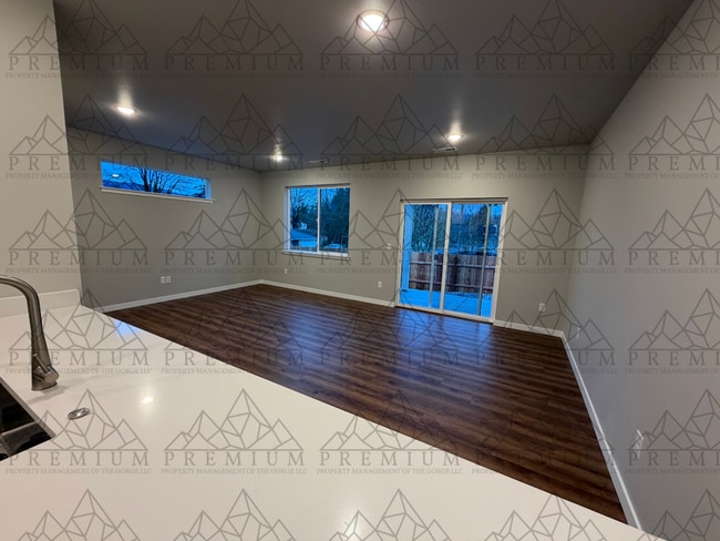 Building Photo - 1st MONTH FREE - 3 BED 2.5 BATH NEW BUILD!