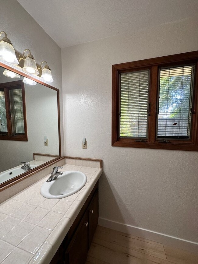 Building Photo - Three bedroom home