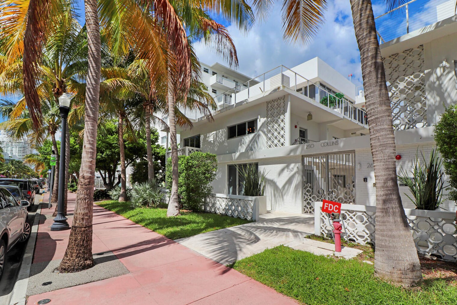 Building Photo - 250 Collins Ave