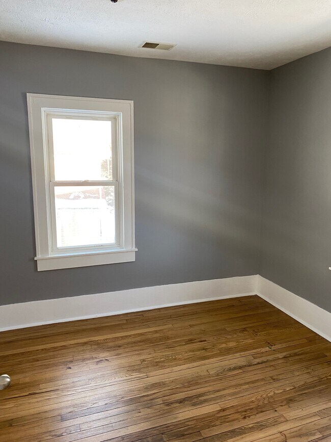 Building Photo - 721 Clancy Ave NE