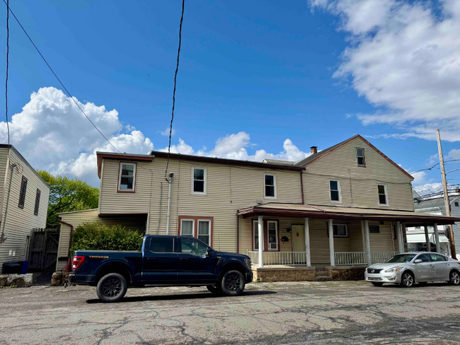 Building Photo - 146 S Nicholas St