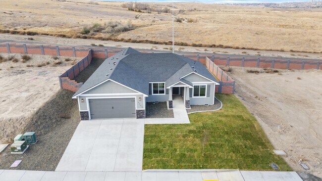 Building Photo - Beautiful brand new rental