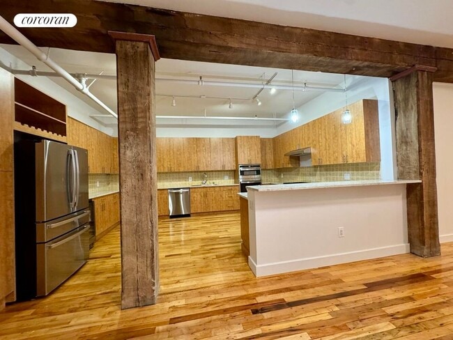 Building Photo - 275 Conover St