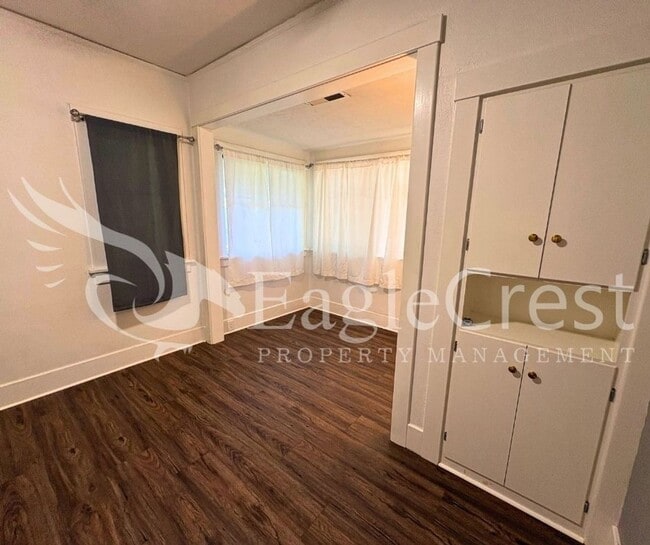 Building Photo - Beautifully Renovated Historic 3 Bedroom Home