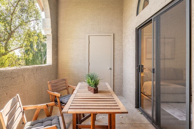 Building Photo - Scottsdale Condo!