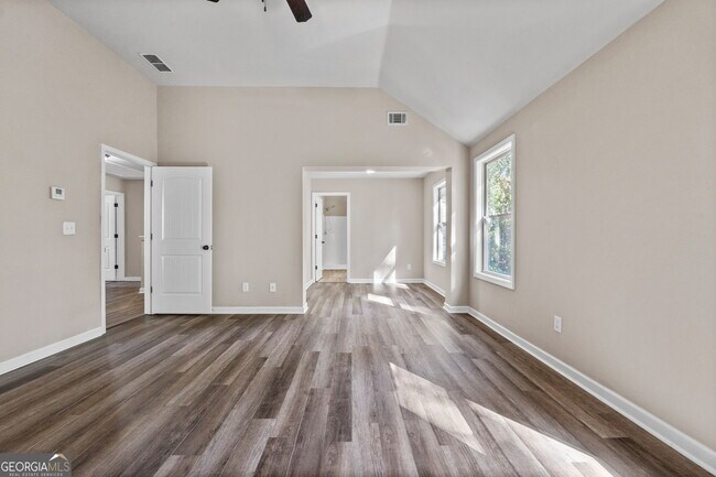 Building Photo - 475 Louise Way