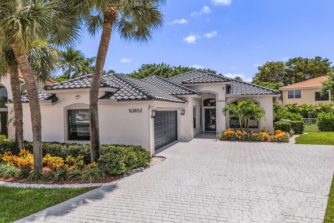 Building Photo - 10852 La Salinas Cir