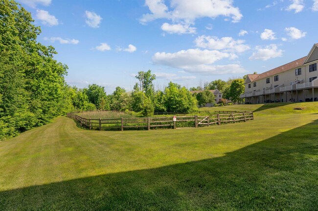 Building Photo - 41 Village Dr