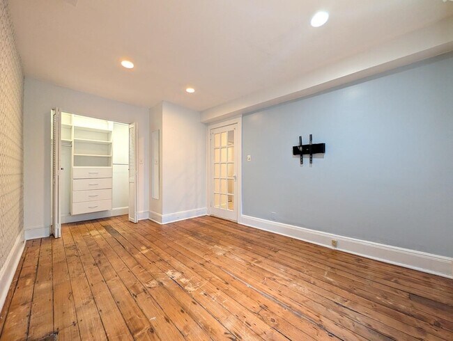 Building Photo - 136 Mercer St