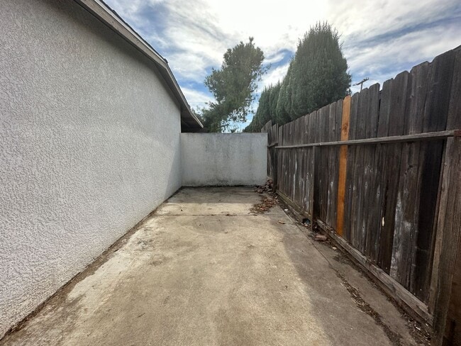 Building Photo - 1316 Thorsen Ave