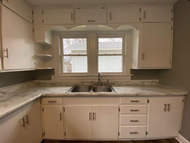 Building Photo - Nice 2 Bed/1 Bath Home, close to downtown