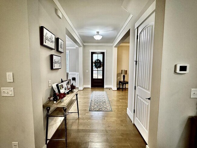 Building Photo - 1316 Spicer Ln