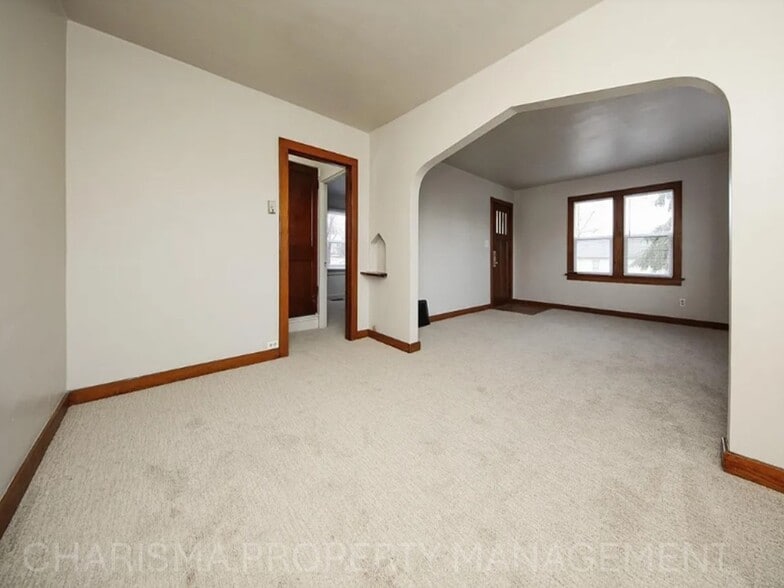 Building Photo - 1330 W 14th St