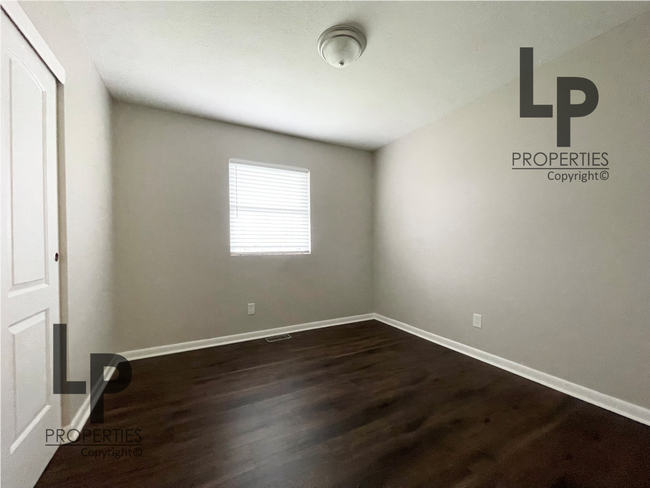 Building Photo - 3479 Greenlawn Dr