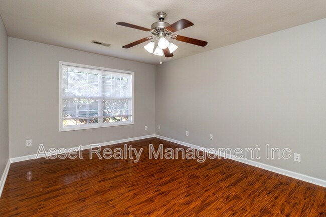 Building Photo - 4622 Ventura Dr