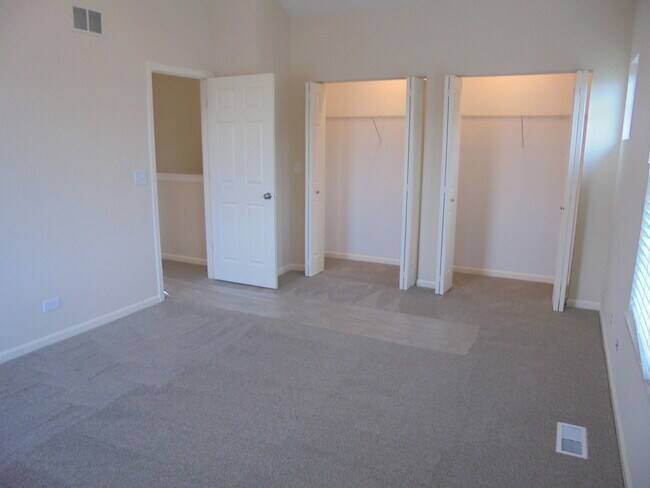 Building Photo - 1065 Manchester Cir