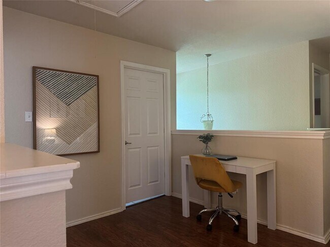 Building Photo - 2107 Charlotte Estates Dr