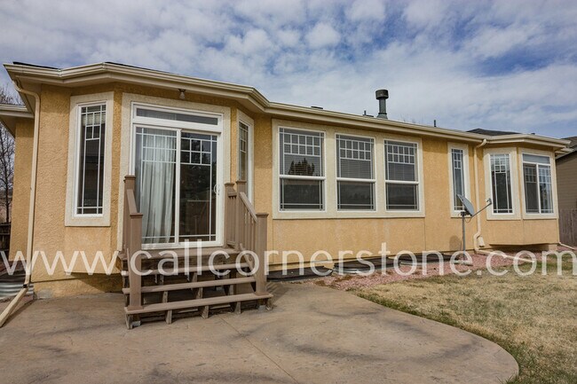 Building Photo - 3305 Hollycrest Dr