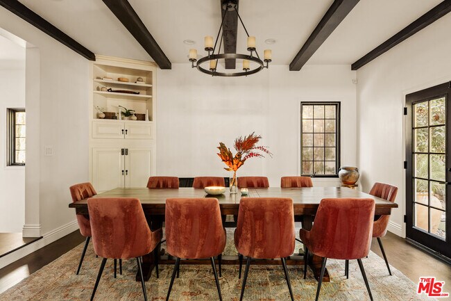 Building Photo - 1110 N Beverly Glen Blvd